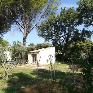 https://charmant-gite-nature-au-pied-du-luberon.fr-provencehotel.com